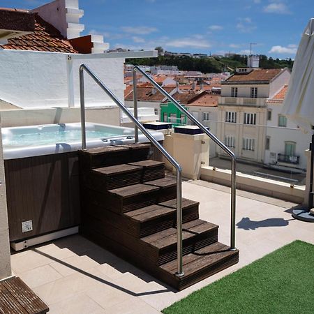 By The Sea - Nazare Bed & Breakfast Bagian luar foto