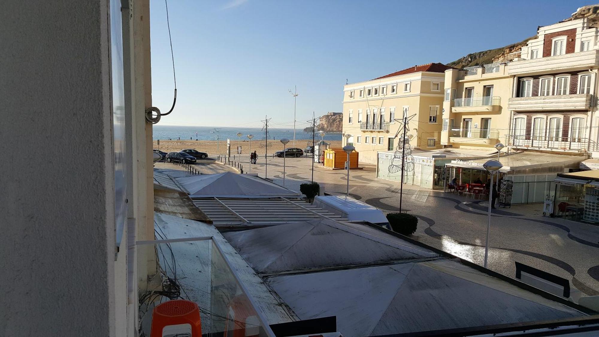 By The Sea - Nazare Bed & Breakfast Bagian luar foto