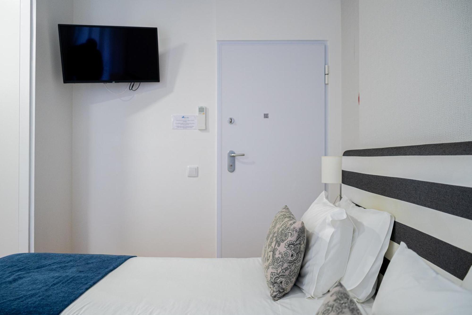 By The Sea - Nazare Bed & Breakfast Bagian luar foto