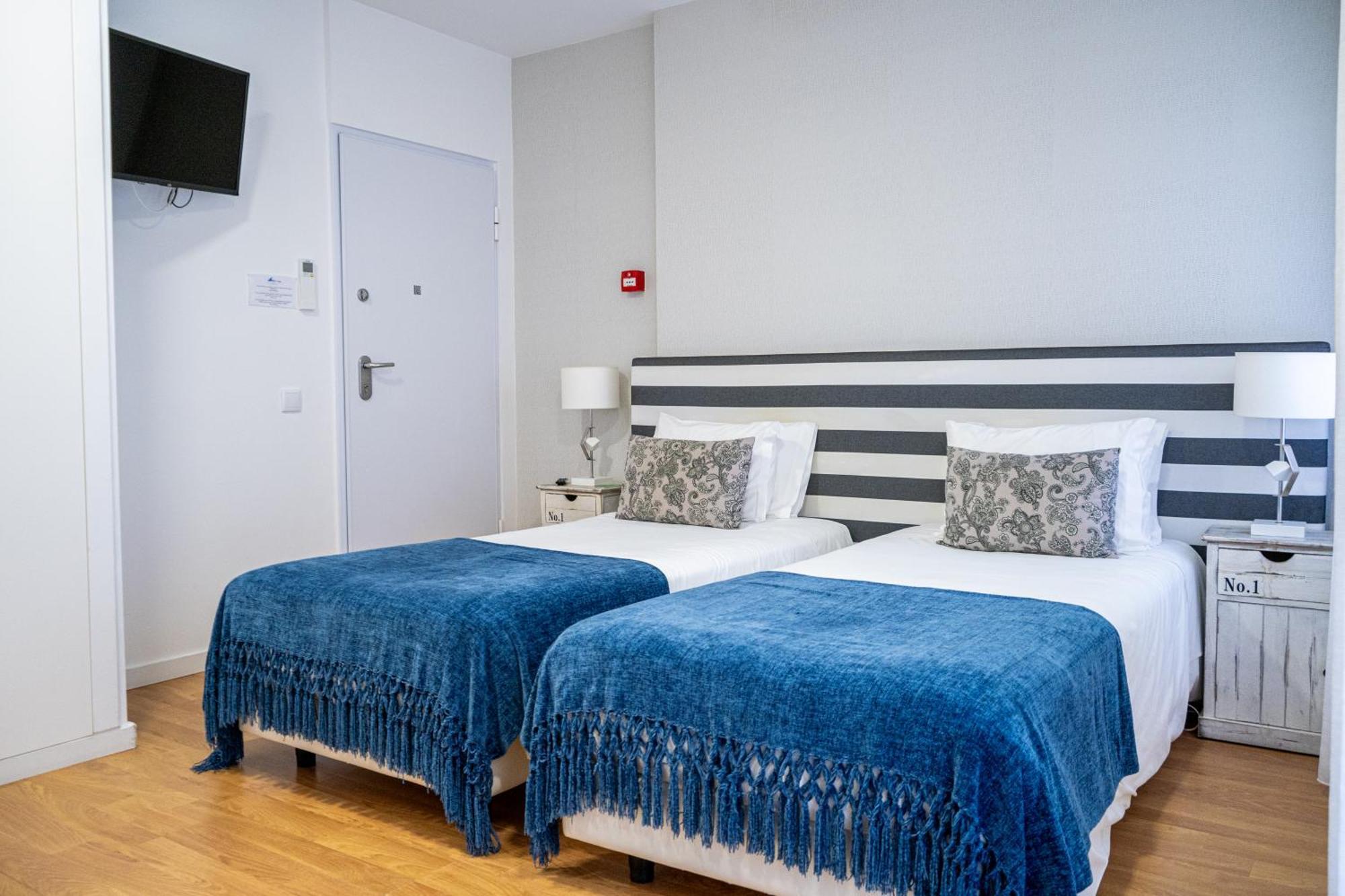 By The Sea - Nazare Bed & Breakfast Bagian luar foto