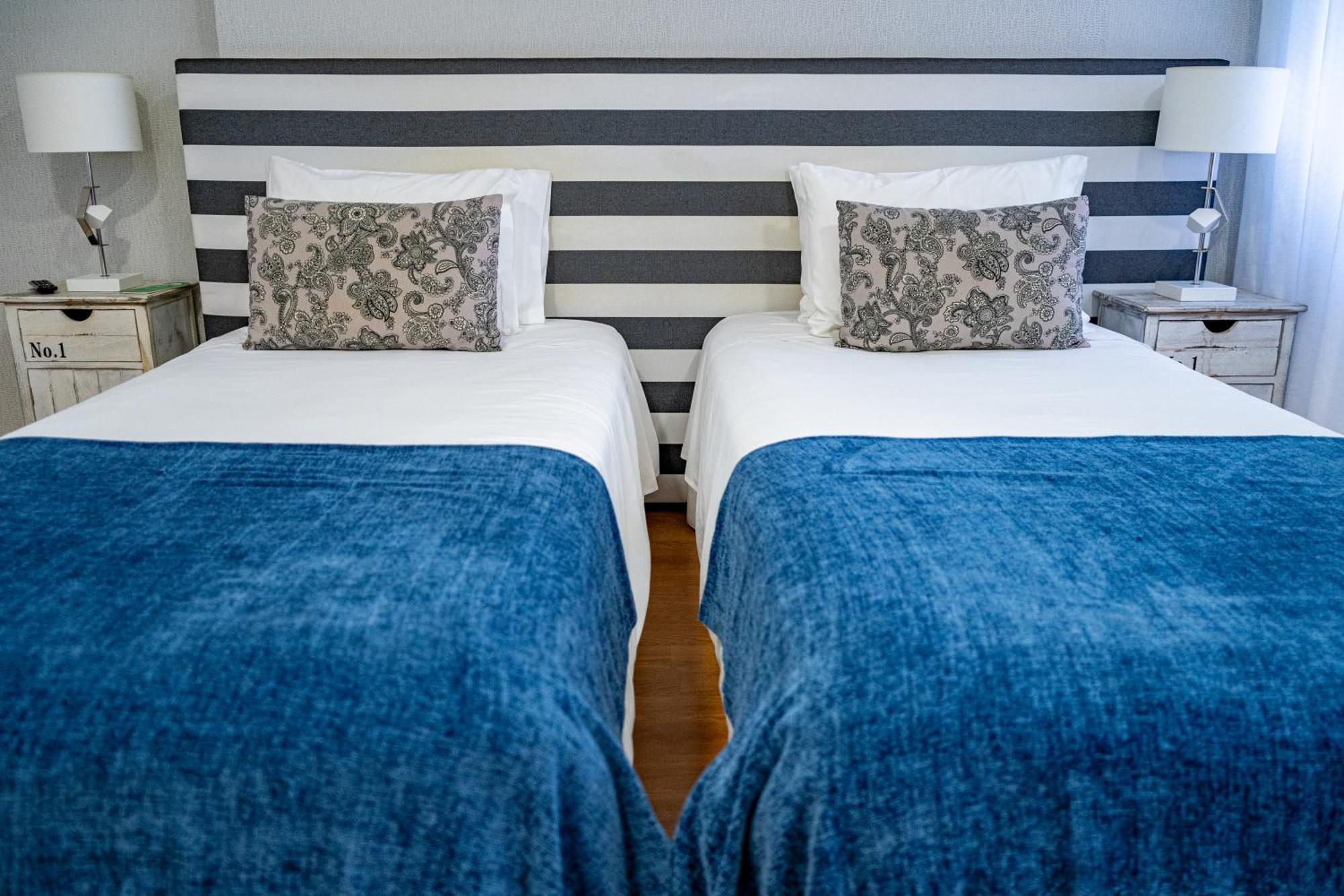 By The Sea - Nazare Bed & Breakfast Bagian luar foto