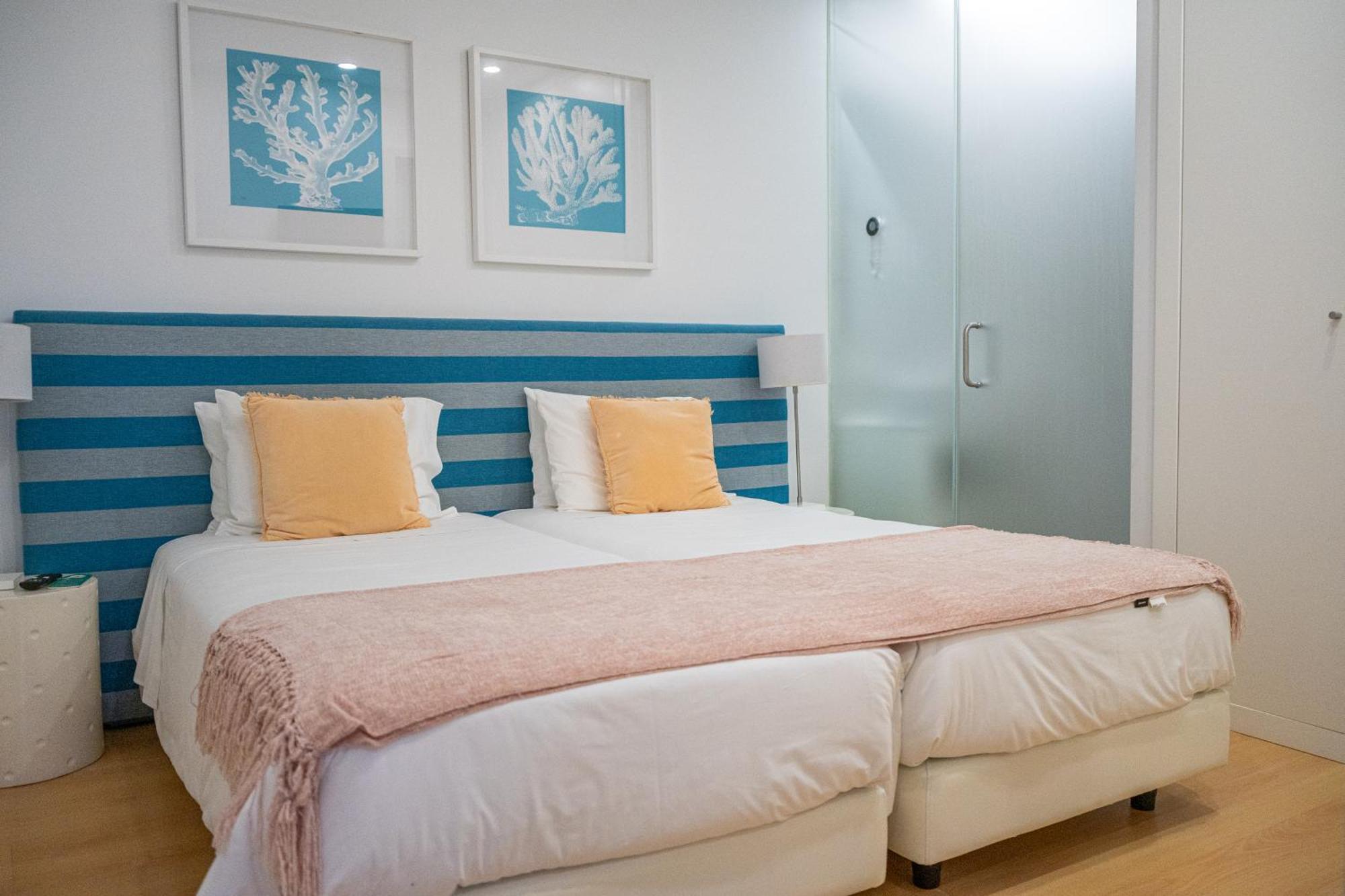By The Sea - Nazare Bed & Breakfast Bagian luar foto