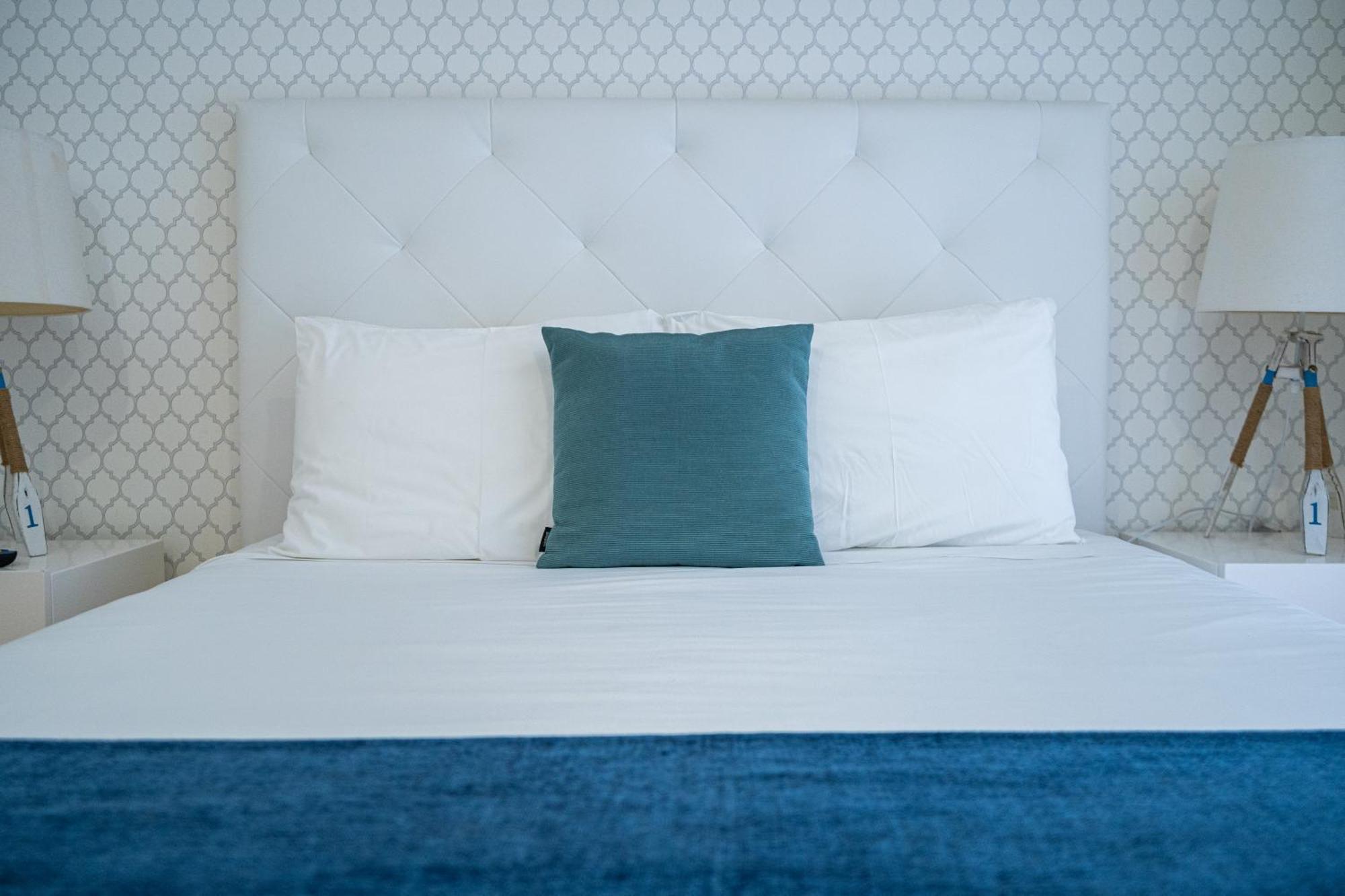 By The Sea - Nazare Bed & Breakfast Bagian luar foto