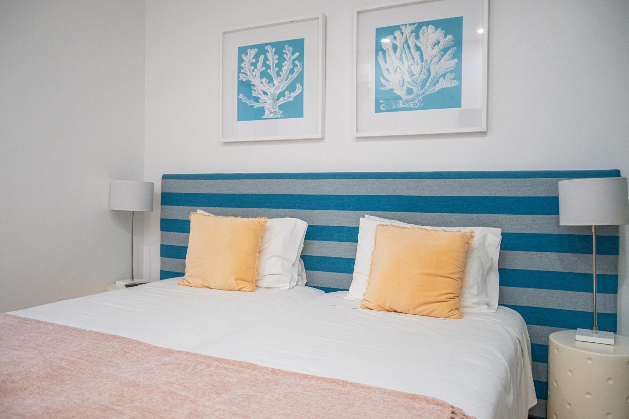 By The Sea - Nazare Bed & Breakfast Bagian luar foto