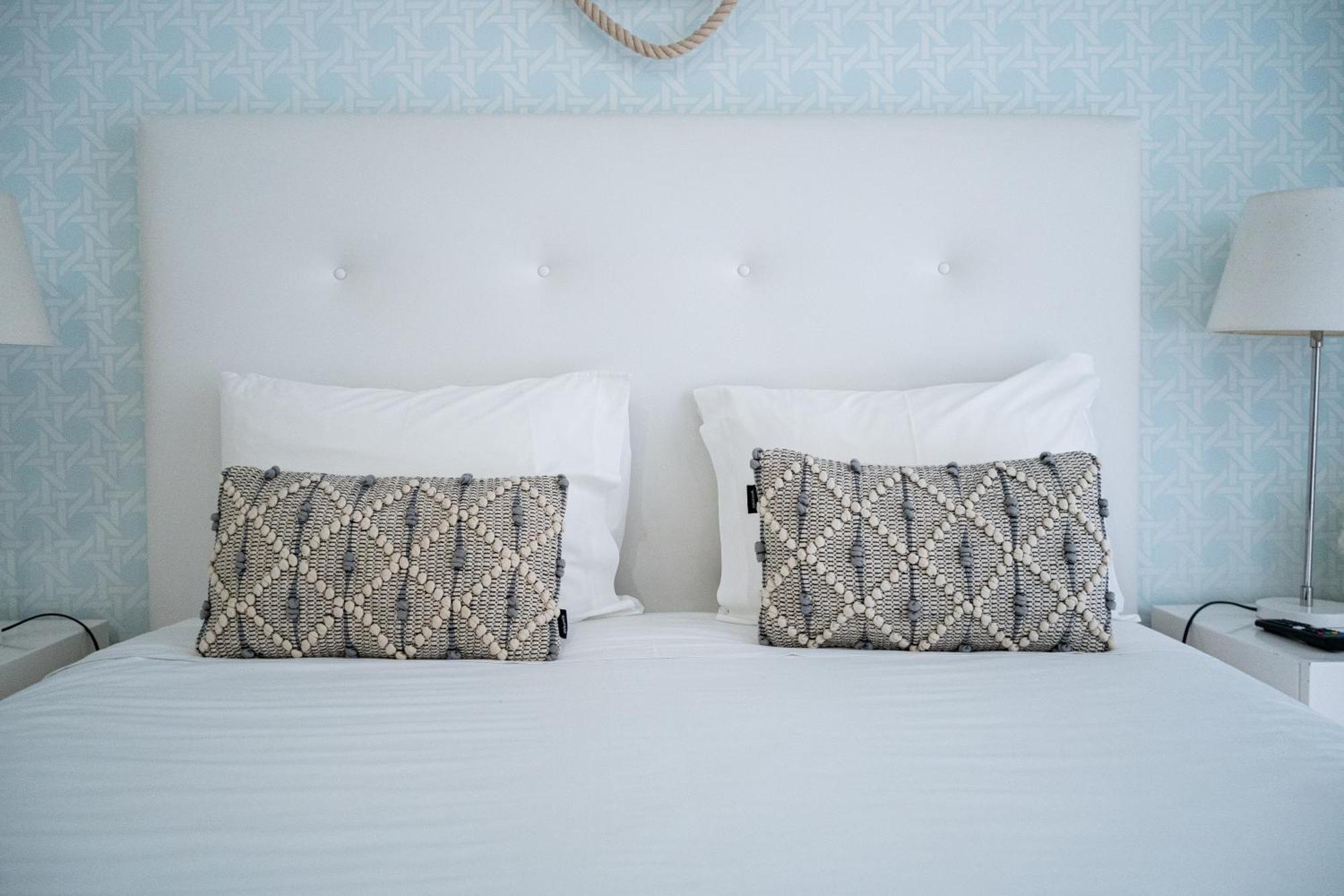 By The Sea - Nazare Bed & Breakfast Bagian luar foto