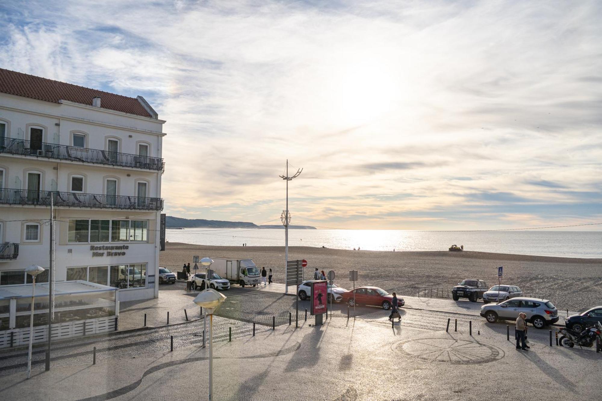 By The Sea - Nazare Bed & Breakfast Bagian luar foto