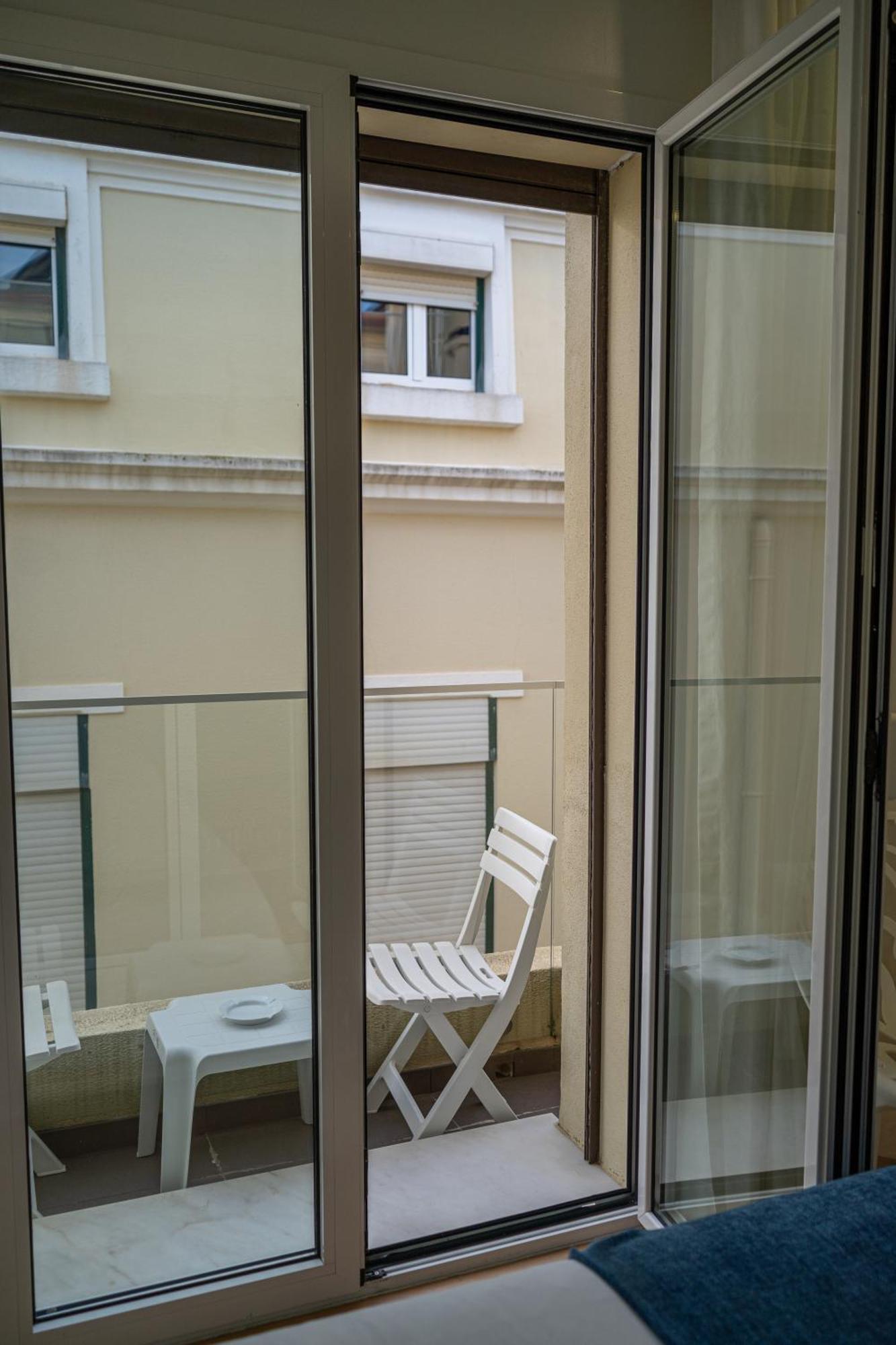 By The Sea - Nazare Bed & Breakfast Bagian luar foto