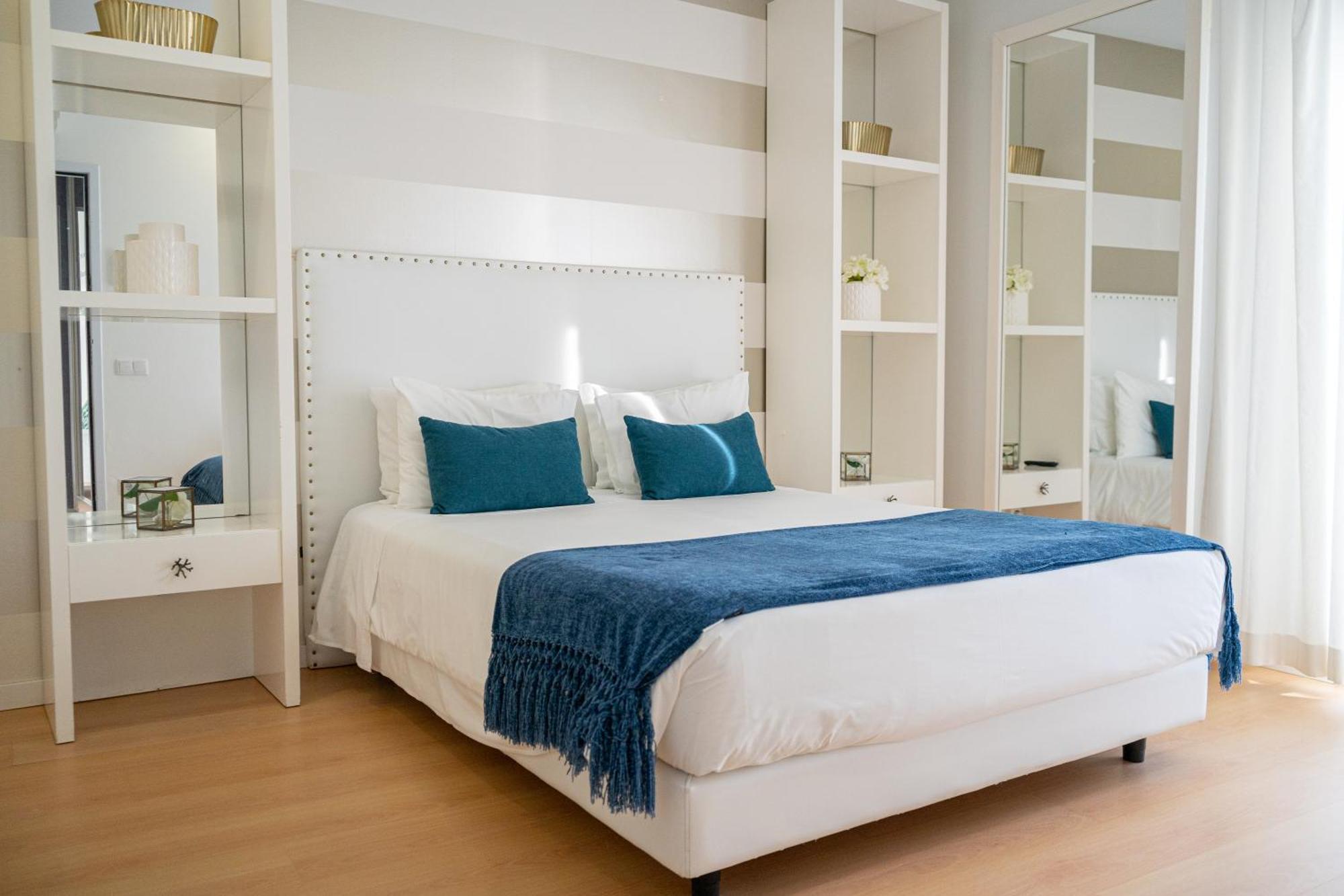 By The Sea - Nazare Bed & Breakfast Bagian luar foto