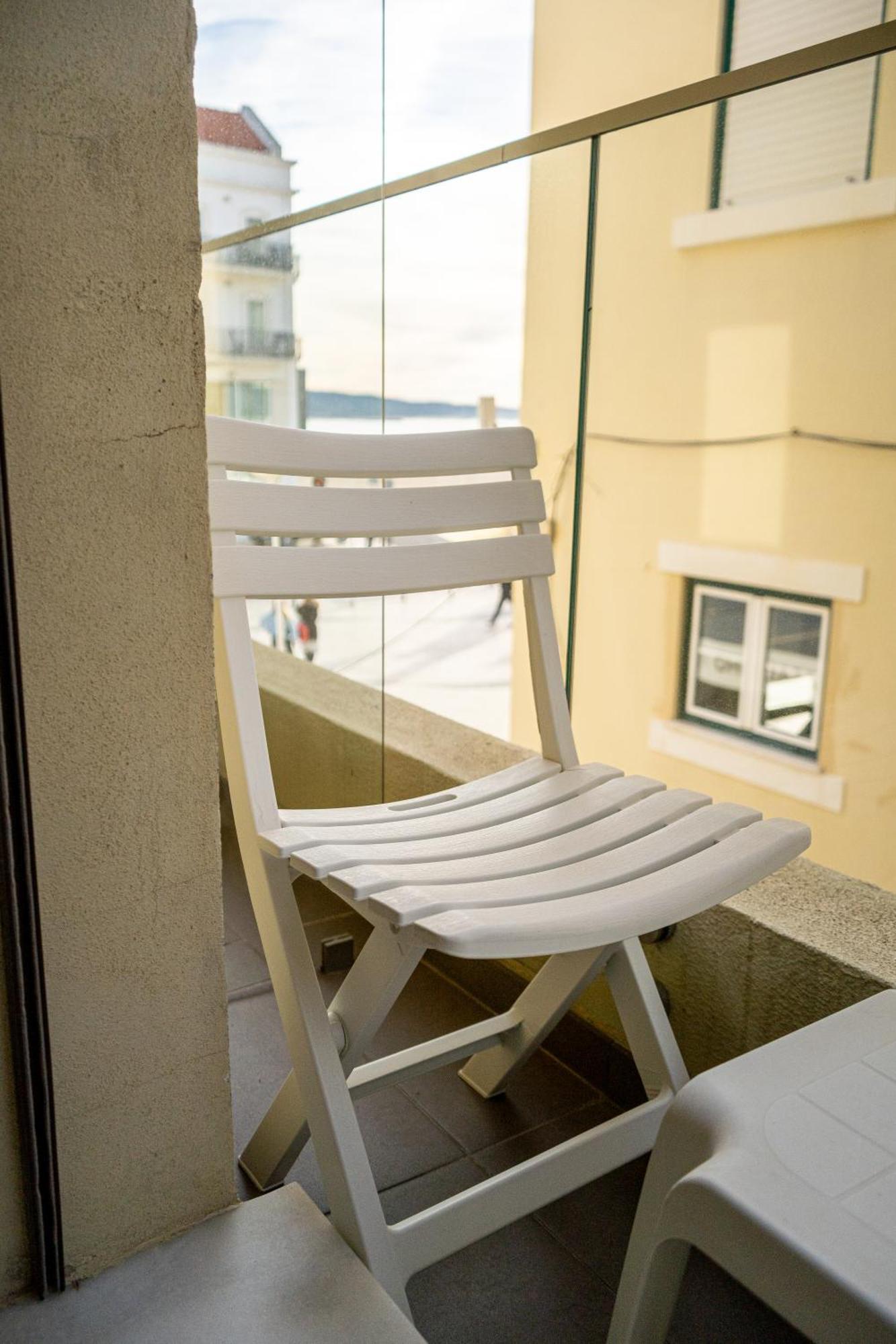 By The Sea - Nazare Bed & Breakfast Bagian luar foto
