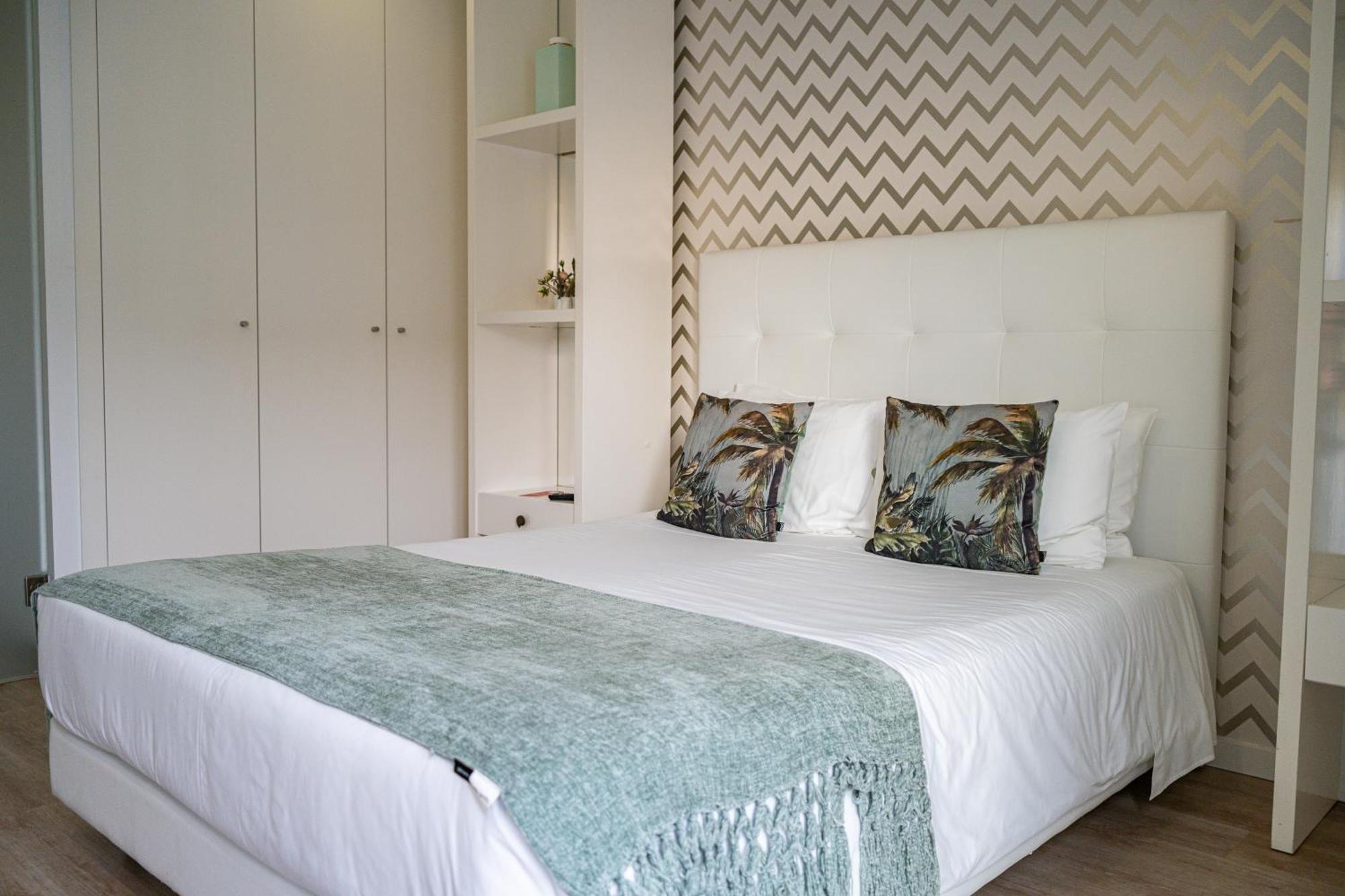 By The Sea - Nazare Bed & Breakfast Bagian luar foto