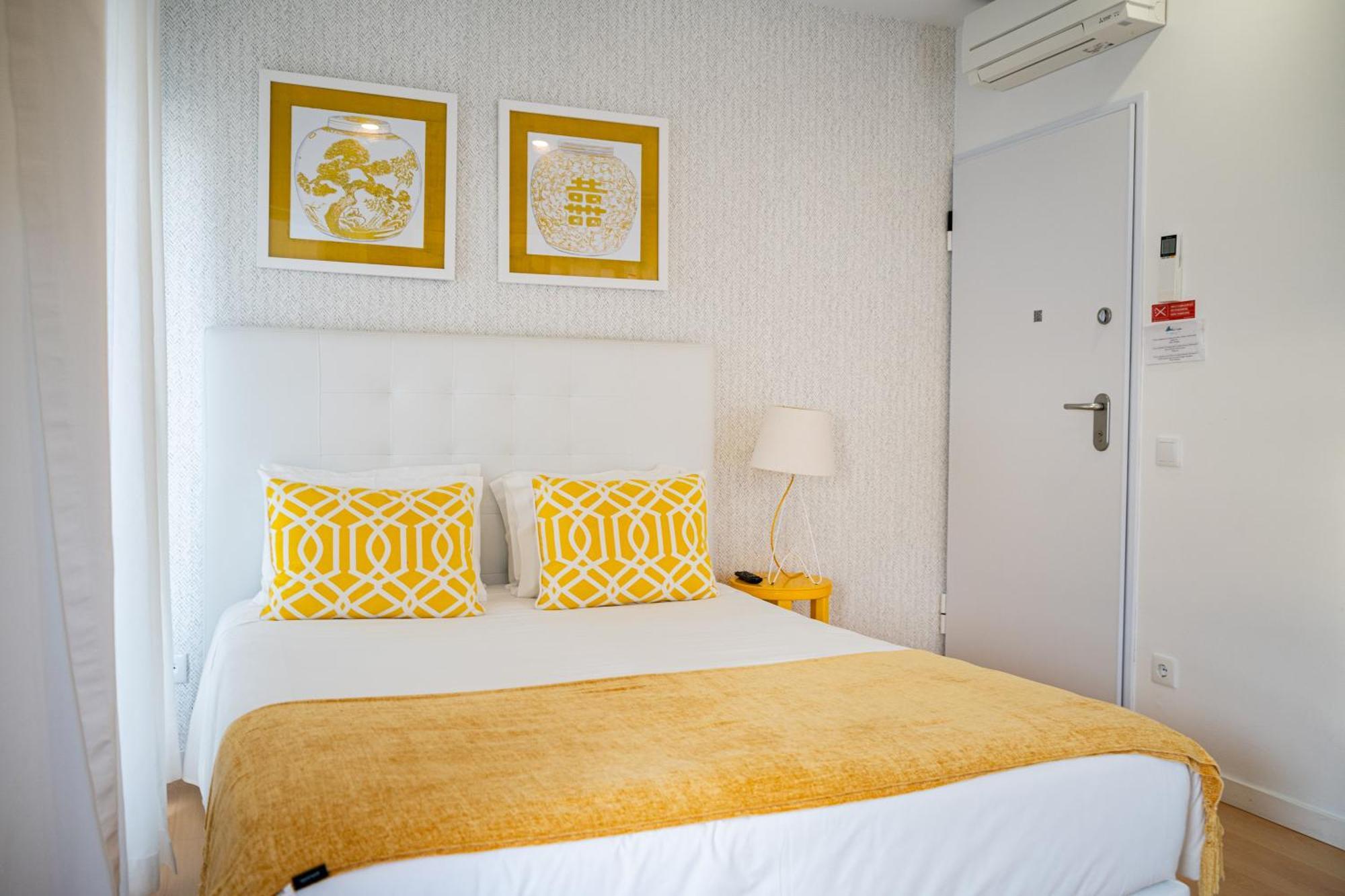 By The Sea - Nazare Bed & Breakfast Bagian luar foto
