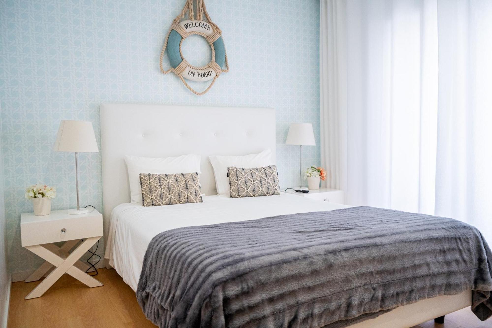 By The Sea - Nazare Bed & Breakfast Bagian luar foto