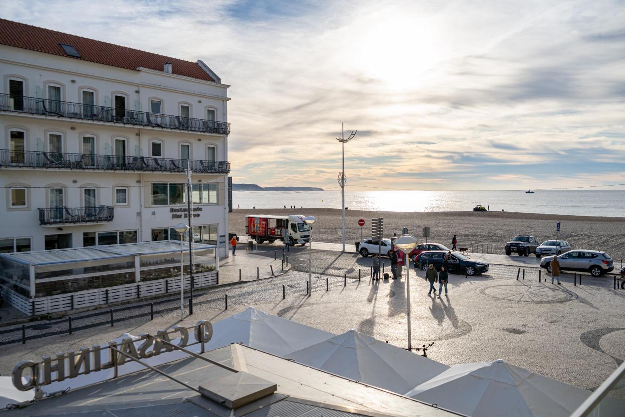 By The Sea - Nazare Bed & Breakfast Bagian luar foto