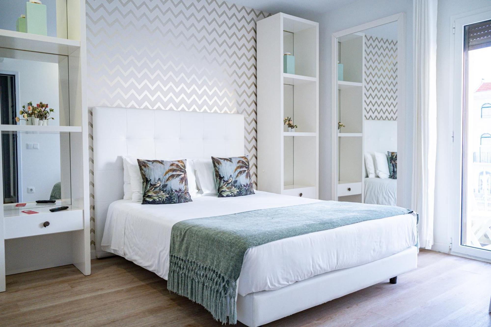 By The Sea - Nazare Bed & Breakfast Bagian luar foto