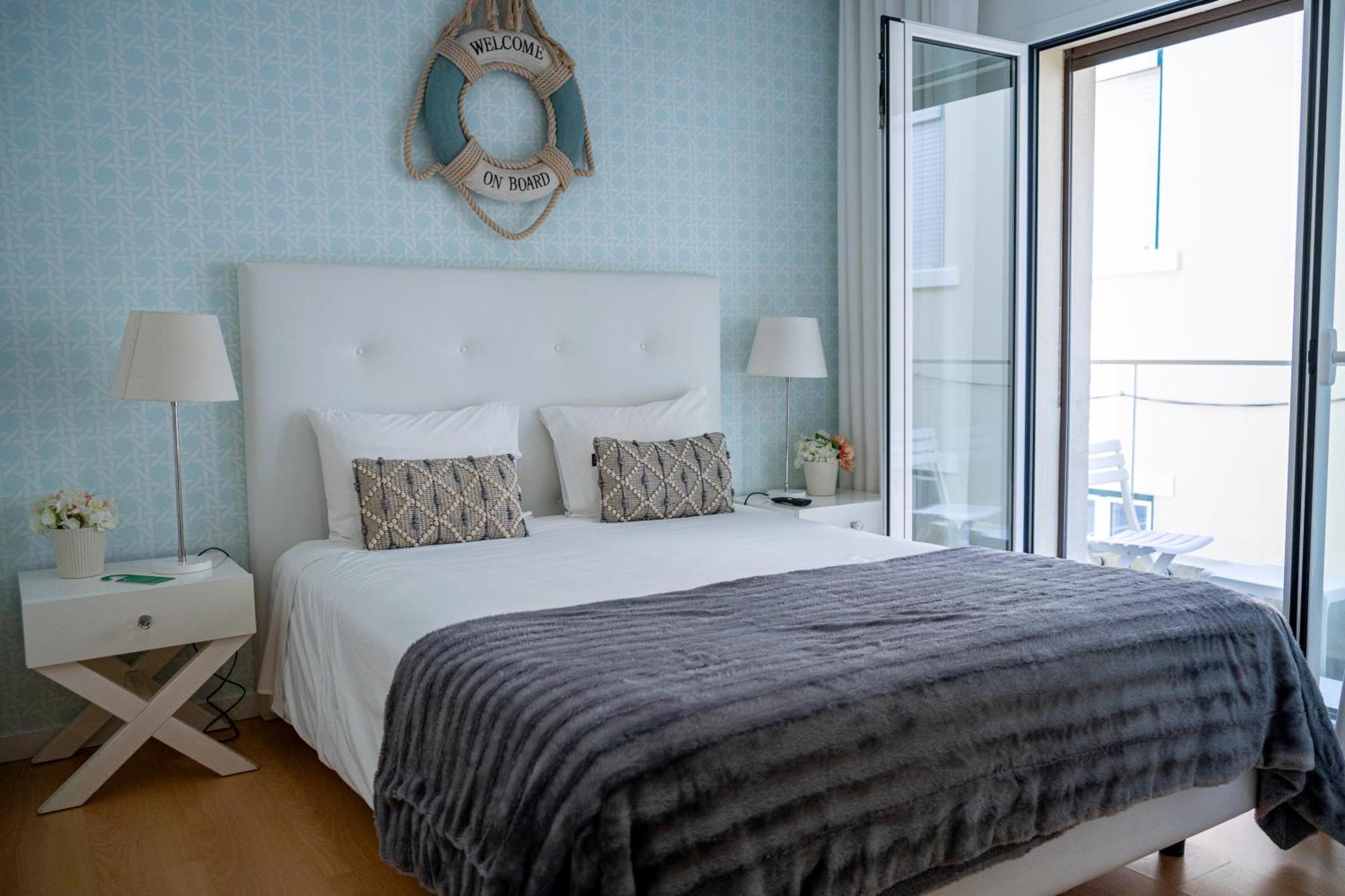 By The Sea - Nazare Bed & Breakfast Bagian luar foto