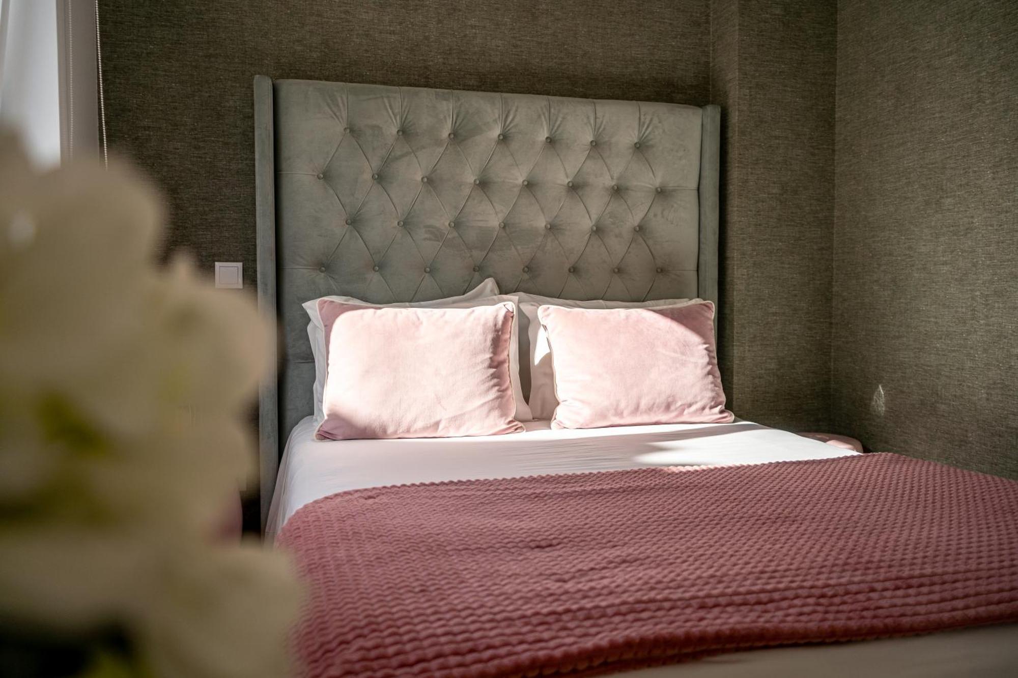 By The Sea - Nazare Bed & Breakfast Bagian luar foto