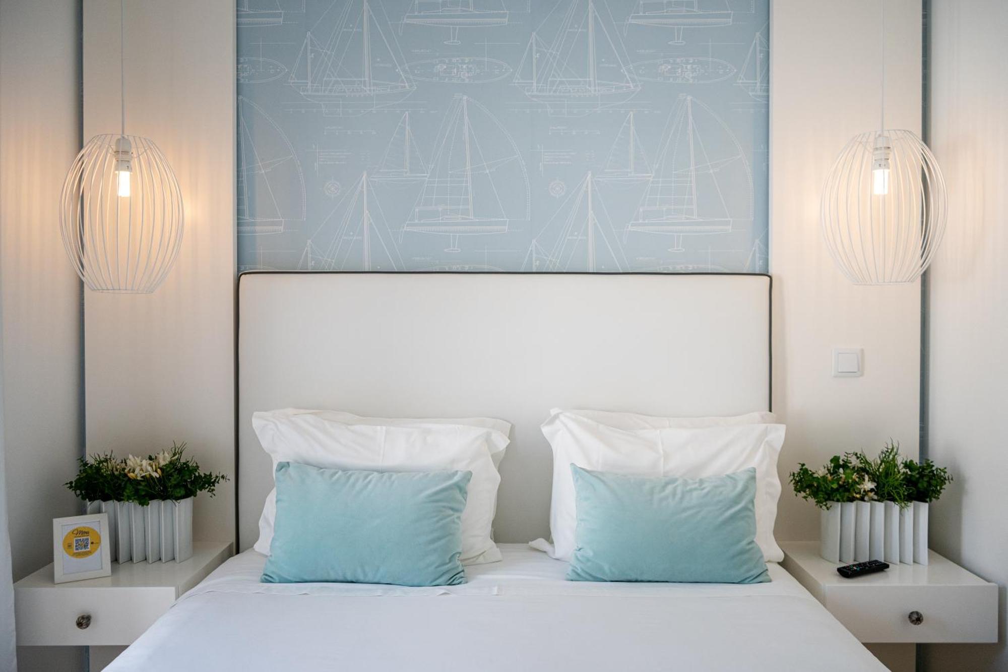 By The Sea - Nazare Bed & Breakfast Bagian luar foto