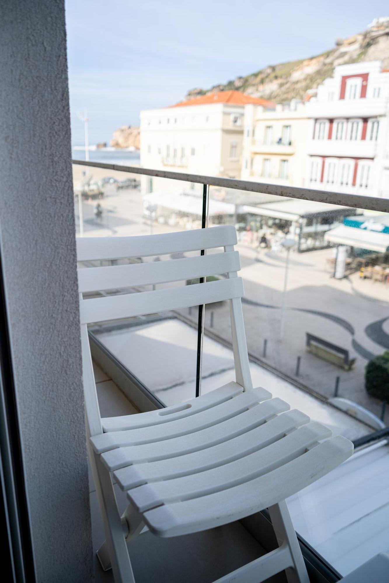 By The Sea - Nazare Bed & Breakfast Bagian luar foto