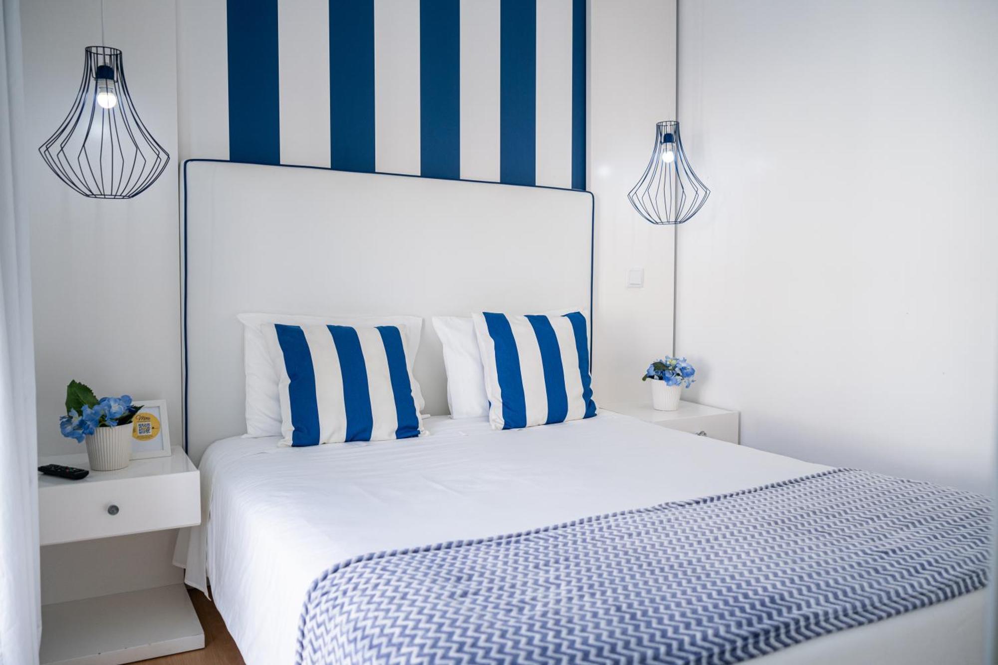 By The Sea - Nazare Bed & Breakfast Bagian luar foto