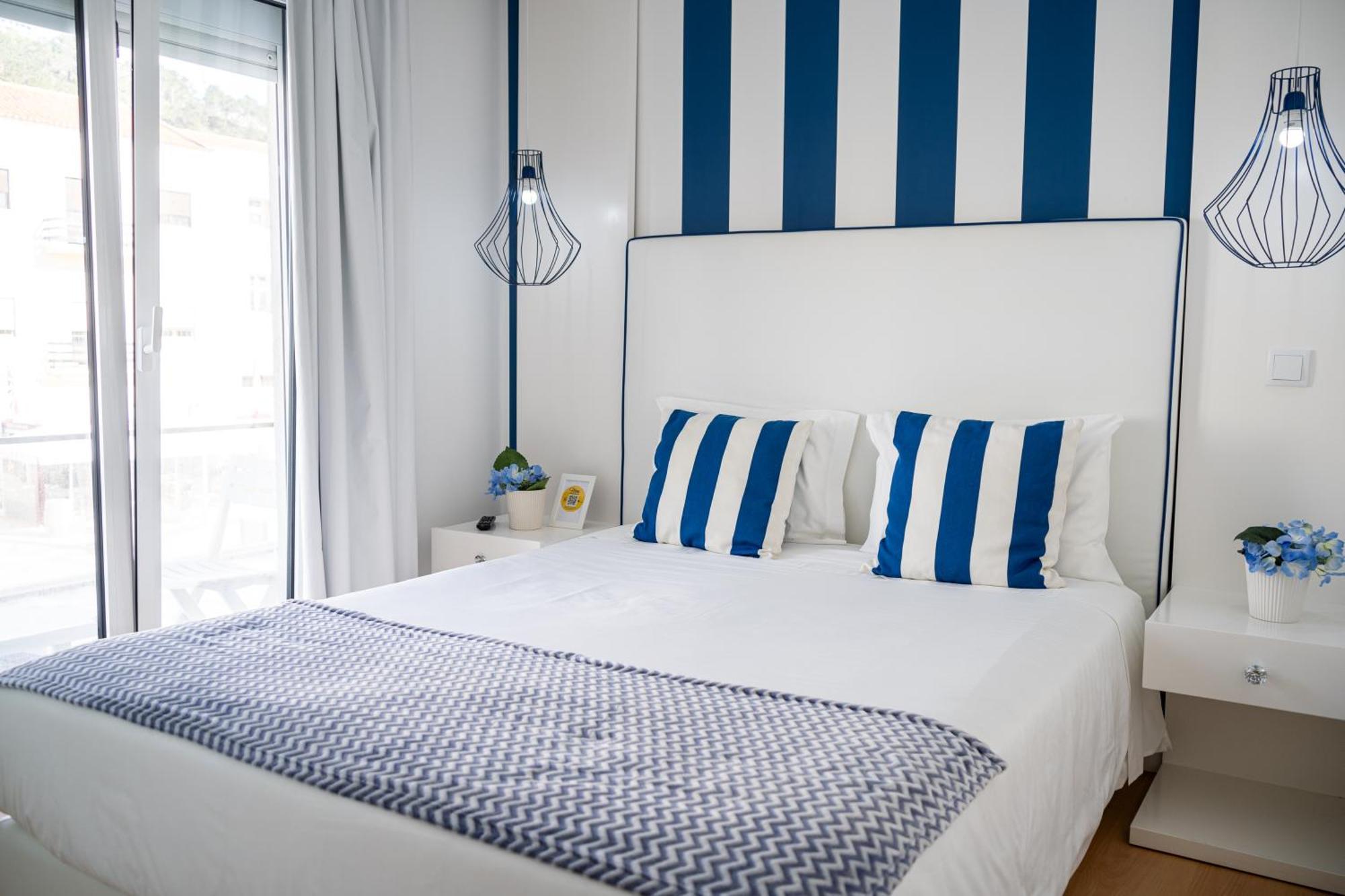 By The Sea - Nazare Bed & Breakfast Bagian luar foto