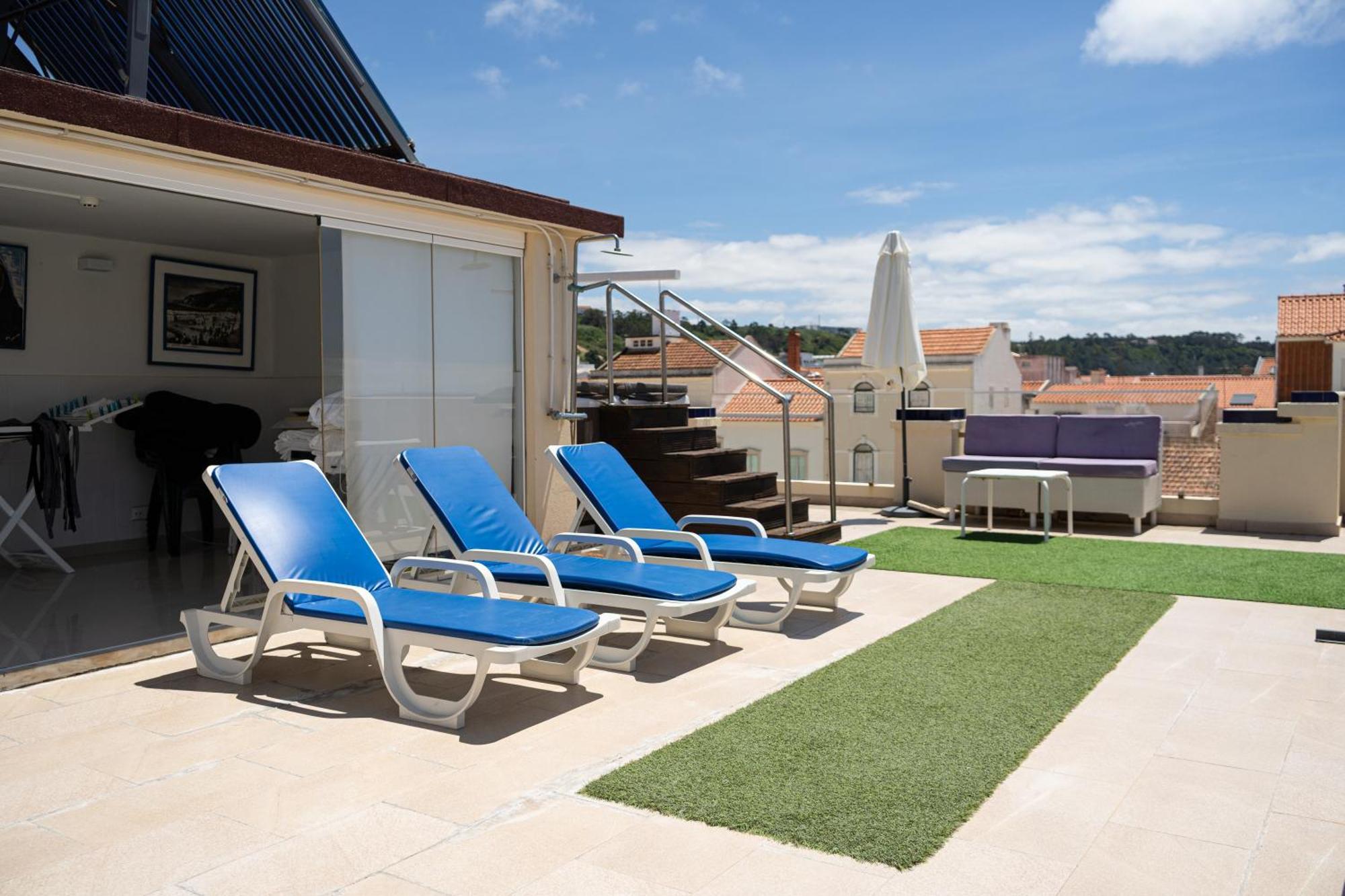 By The Sea - Nazare Bed & Breakfast Bagian luar foto