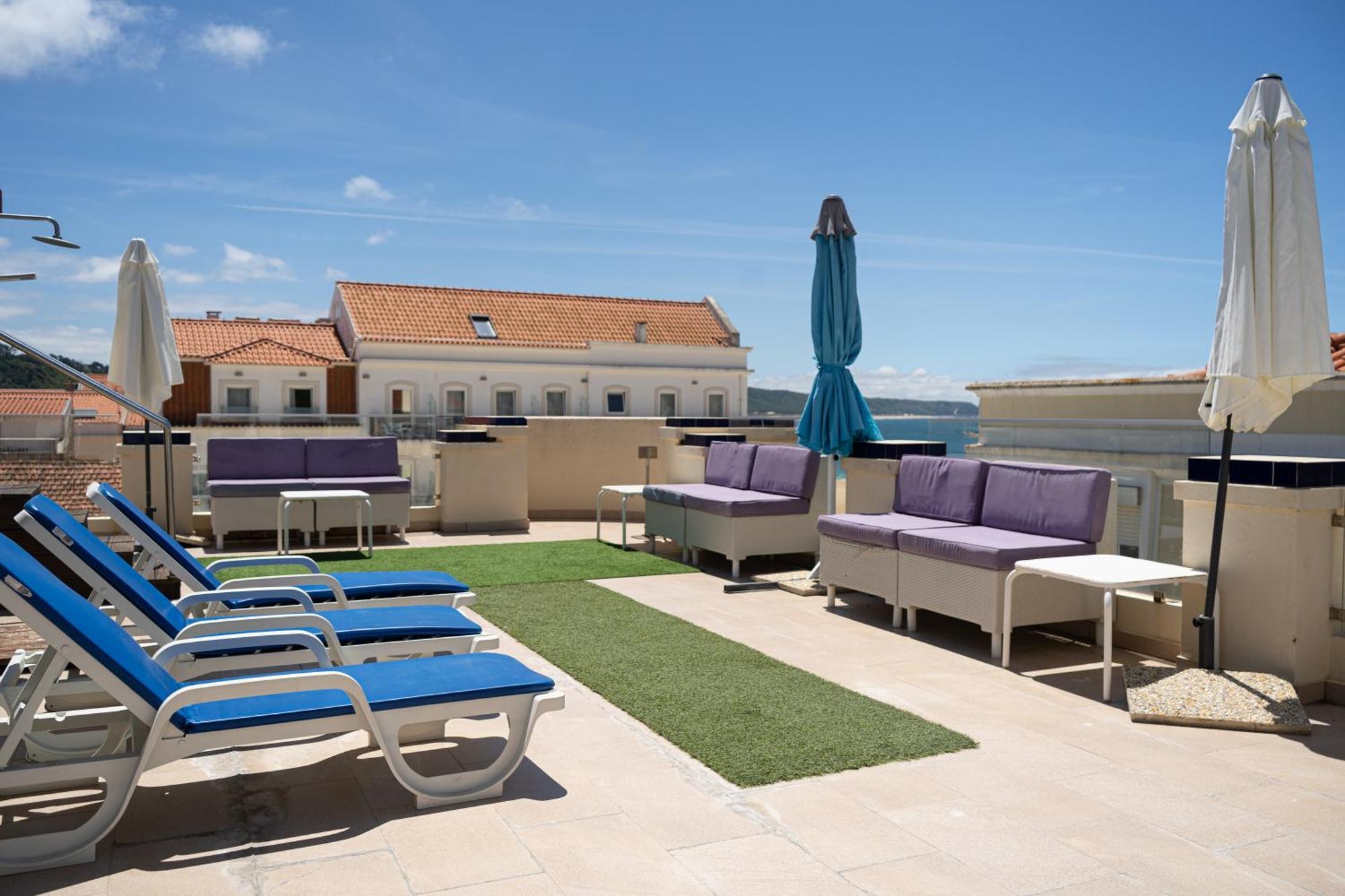 By The Sea - Nazare Bed & Breakfast Bagian luar foto